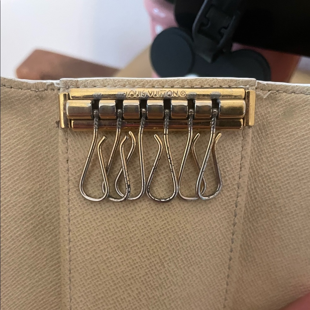 ‼️SOLD on Ⓜ️‼️Flash Sale 🎉Authentic Louis Vuitton Damier Azur Ring Keyholder - Picture 11 of 15